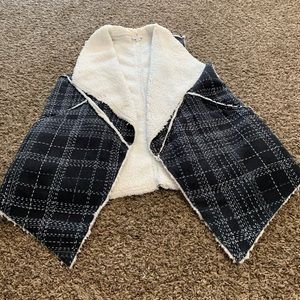 Lularoe Marlow Sherpa vest medium